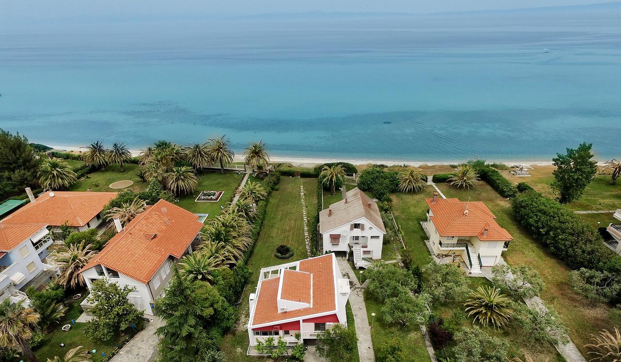 Hestia Beachfront Villa Polychrono Exterior photo